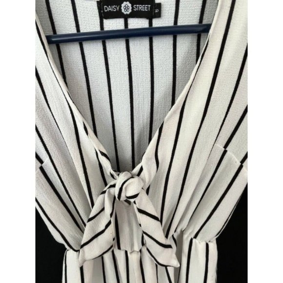 Daisy Street Romper Black and White Stripe Frill Hem And Tie Front Size UK6 - Picture 5 of 9
